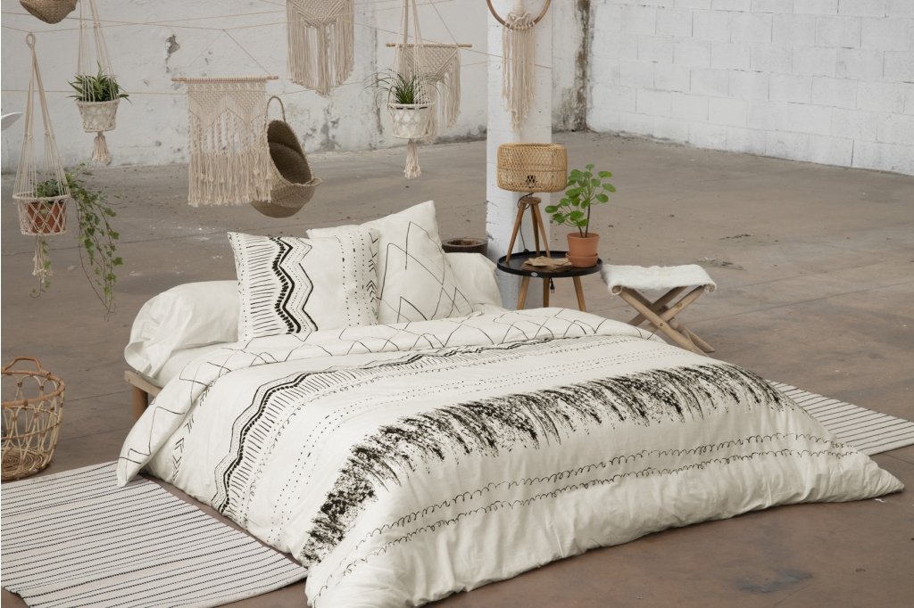 Parure de lit 260 x 240 cm + 2 taies d’oreiller 63 x 63 cm – Coton 57 fils – Motif Berbère