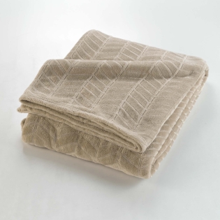  Plaid 180 x 220 cm en flanelle relief uni – Modèle ARYA – Coloris Taupe