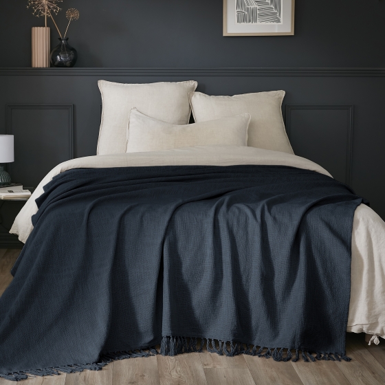 Plaid 180 x 220 cm en coton texturé Sixtine – Bleu Marine