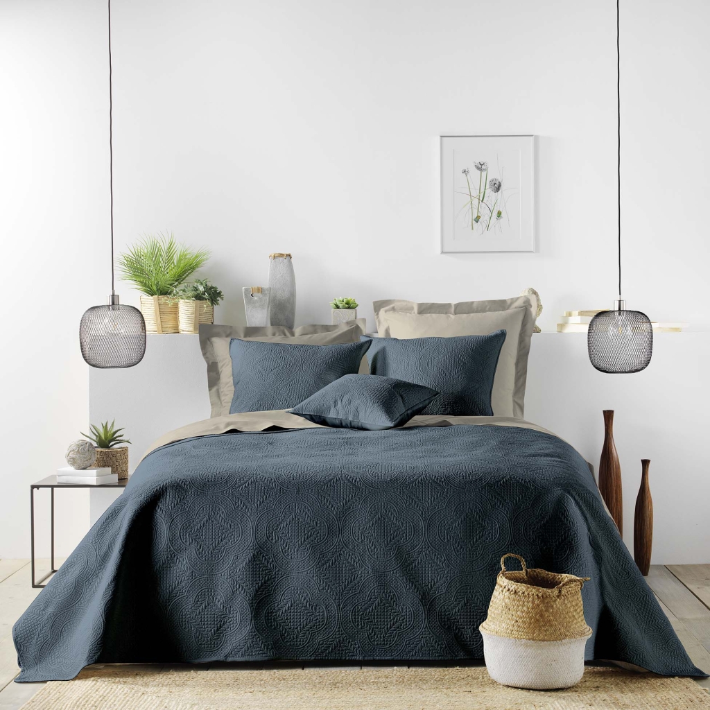  Couvre-lit 2 personnes matelassé 220 x 240 cm – Microfibre unie – ROMANE Bleu