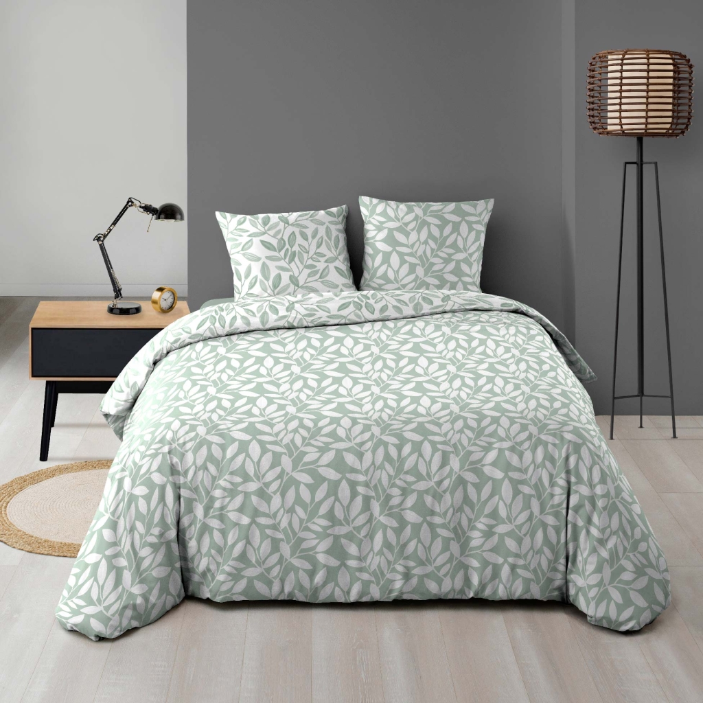 Parure de lit 240x220 cm + 2 taies – Microfibre imprimée SEQUOIA – Motif feuillage vert sauge