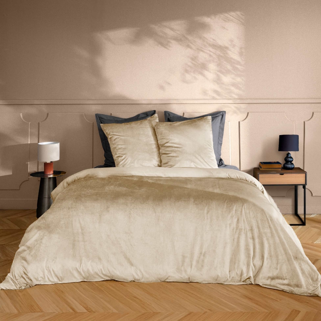 Housse de Couette 240 x 220 cm – Velours Uni – Velina Sable + 2 Taies