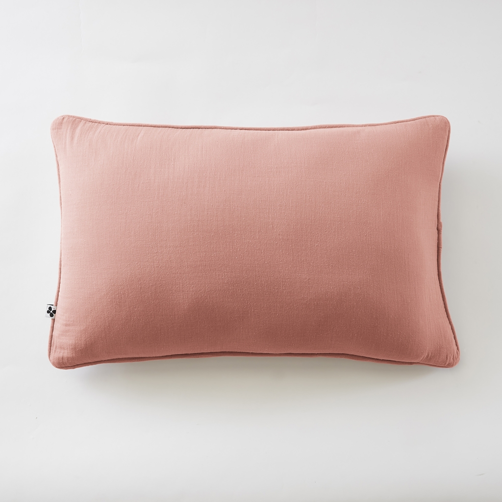 Coussin déhoussable 40 x 60 cm – Gaze de coton unie GAÏA Rose pêche