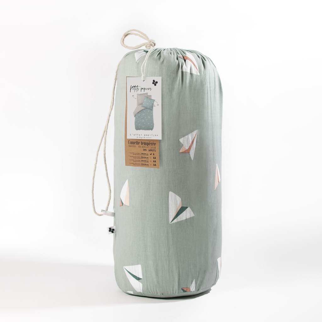 Couette tempérée 140 x 200 cm + 1 taie d’oreiller 63 x 63 cm – Coton Imprimé 57 fils – Petits Papiers