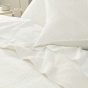 Couvre lit 220 x 240 cm +2 taies  60x60  cm en velours relief/sherpa Mylene Naturel