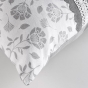 Coussin dehoussable pompon 40x60 cm coton/polyester imp.+dentelle Flavie