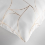 Coussin déhoussable 60 x 60 cm – Polyester imprimé métallisé – Louxor Blanc/Or