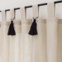 Rideau à passants 140 x 180 cm polycoton uni CYRINE – Pompons noirs – Petite hauteur
