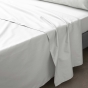 Ensemble literie 4 pièces – Drap plat 240 x 300 cm + drap housse 140x190 cm + 2 taies 63x63 cm – Percale 78 fils – Blanc
