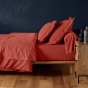 Parure de Lit Complète 240 x 220 cm Terracotta - 100% Coton 57 Fils - Drap-Housse 140x190 + 4 Taies