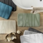 Tapis de bain 45 x 75 cm – Microfibre en relief motif “BAIN” – Antidérapant – Sauge