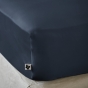 Drap housse King Size 180 x 200 cm en satin de bambou – Salomé Bleu foncé – Bonnet 30 cm