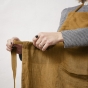 Tablier ajustable 70 x 85 cm – Lin lavé français 160 g/m² – Soline Caramel