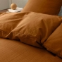 Housse de couette 240 x 220 cm - Coton relief uni CLARA - Texture structurée - 2 taies 63 x 63 cm - Caramel