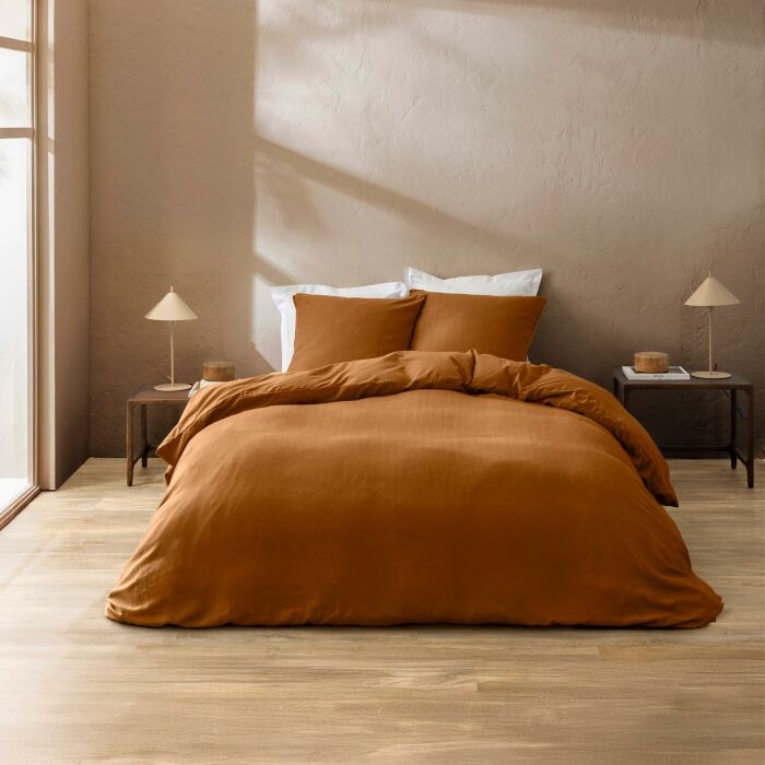 Housse de couette 240 x 220 cm - Coton relief uni CLARA - Texture structurée - 2 taies 63 x 63 cm - Caramel