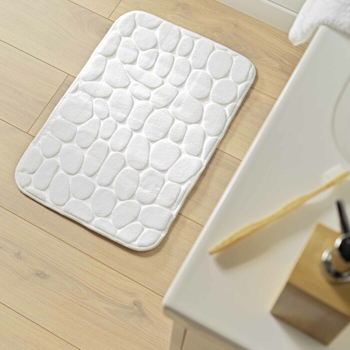 Tapis de bain 50 x 80 cm microfibre unie relief ricochet Blanc