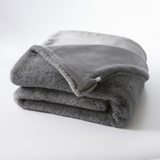 Plaid Ultra Doux Imitation Fourrure - Sven Gris 140 x 200 cm sur Mon Linge de Maison Plaid Ultra Doux Imitation Fourrure - Sven Gris 140 x 200 cm