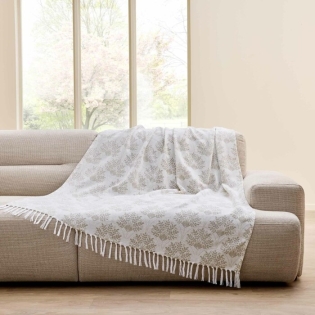 Plaid à franges 125 x 150 cm – Coton/Polyester Imprimé Métallisé Majestia sur Mon Linge de Maison Plaid à franges 125 x 150 cm – Coton/Polyester Imprimé Métallisé Majestia