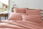 Taie d'oreiller brodée en gaze de coton 60 x 60 cm Gaïa Boho Rose pêche