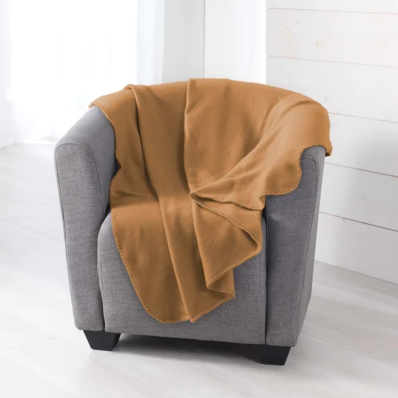 Plaid 125 x 150 cm – Polaire Uni MILOU – Camel – Finition Point Cavalier