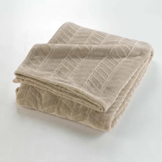  Plaid 180 x 220 cm en flanelle relief uni – Modèle ARYA – Coloris Taupe