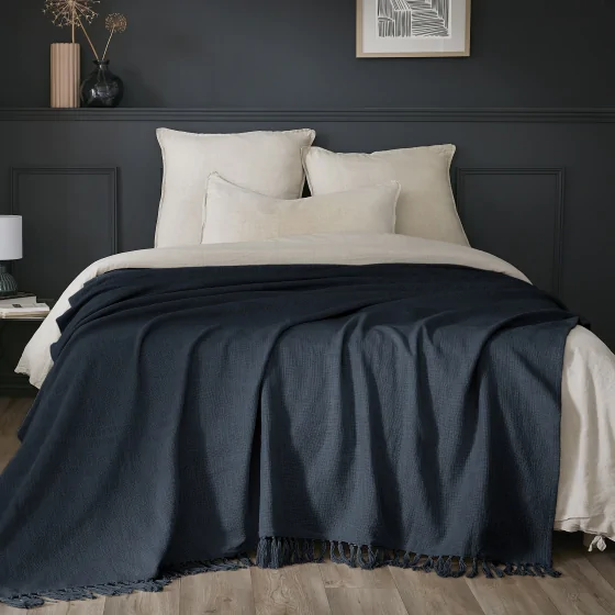 Plaid 180 x 220 cm en coton texturé Sixtine – Bleu Marine