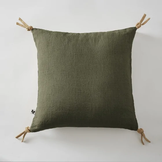 Coussin déhoussable avec pompons en lin lavé 45 x 45 cm soline thym Kaki