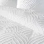 Parure de lit 3 pièces 240x220 cm – Microfibre unie effet tufté – TUFTEE HELTIE blanc
