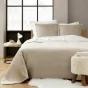 Couvre lit 220 x 240 cm +2 taies  60x60  cm en velours relief/sherpa Mylene Beige