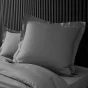 Taie d’oreiller 63 x 63 cm en percale Acier – Volant plat & point bourdon